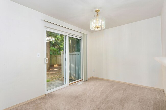 Building Photo - Spacious 3 Bed, 2 Bath Home with Garage & Large Yard in Puyallup!