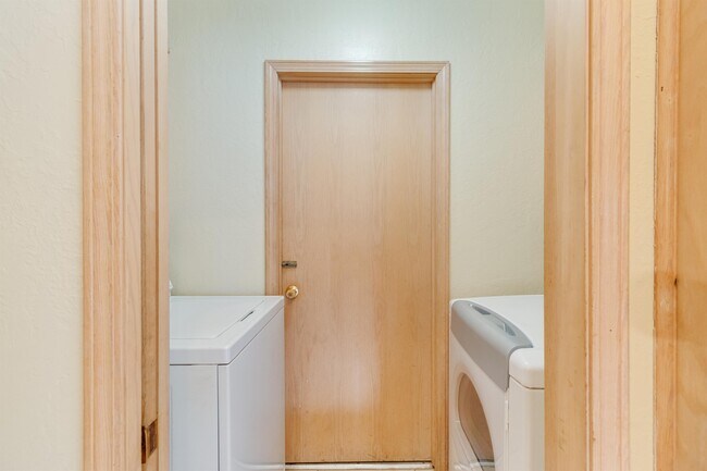 Building Photo - 4835 SE Tattershall Way