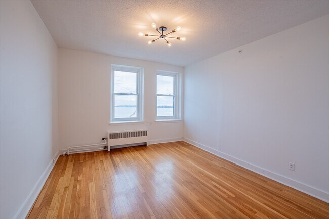 Building Photo - 285 Lynn Shore Dr