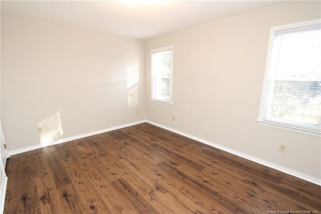 Building Photo - 3905 Lexington Dr