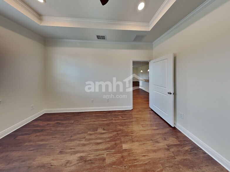 Building Photo - 14612 Cedar Ml Dr
