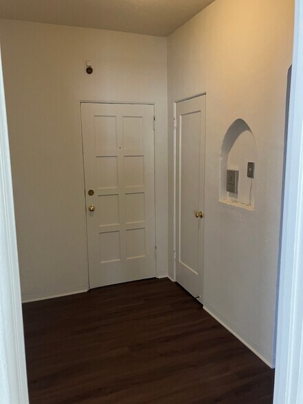 Building Photo - 2625 Ivy Dr