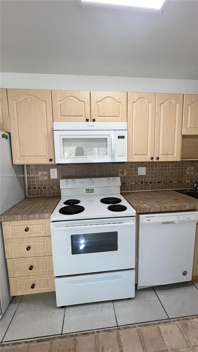 Building Photo - 4570 NW 79th Ave