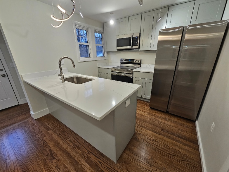 Building Photo - 1 Triangle St