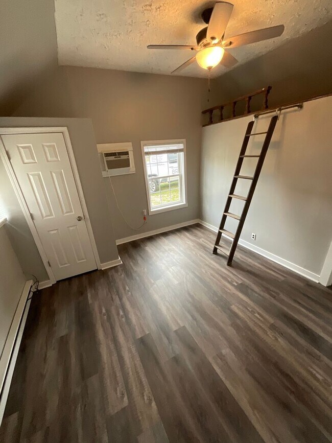 Building Photo - *August 2028* 5 Bedroom house 1 block off Kirkwood FULLY RENOVATED