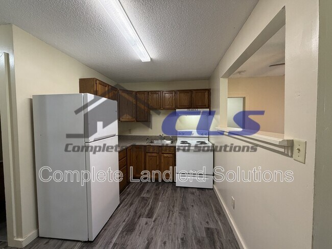 Building Photo - 1362 Chestnut St