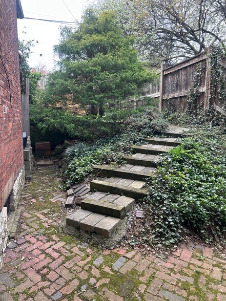 Entrance ..steps to landscaped back yard private fenced kitchen with custom cabinets - 611 S 3rd St
