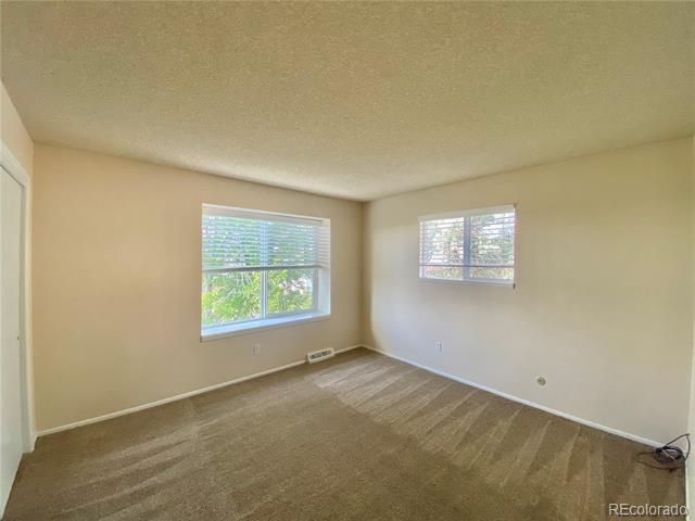 Building Photo - 10043 W Lake Dr