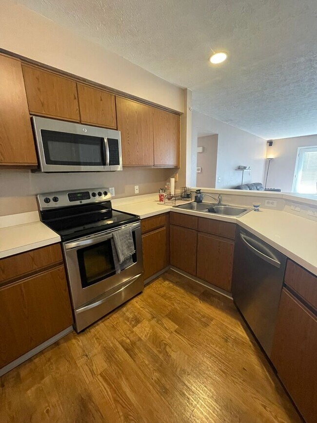 Building Photo - 2 Bed + Office Condo | Pool, Garage & Flexible Move-In