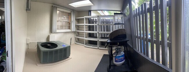 Building Photo - 1592 Springside Dr