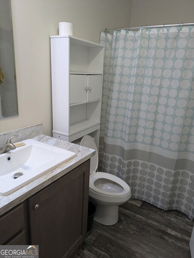 Building Photo - 255 Greenview Cir