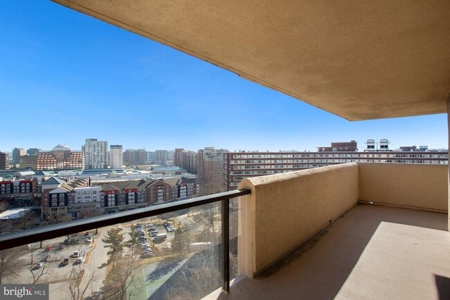 Building Photo - 1101 S Arlington Ridge Rd