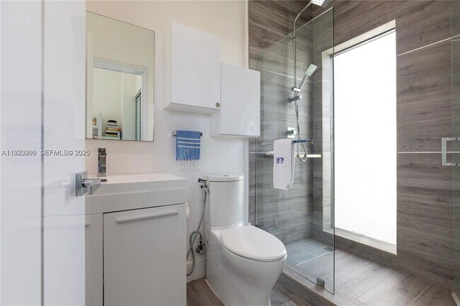 Building Photo - 1150 98th St