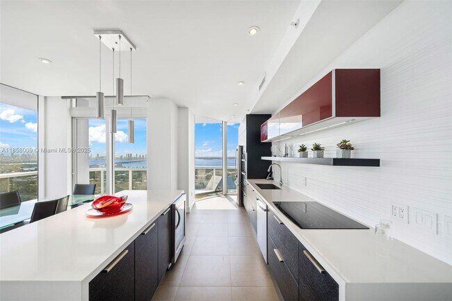 Building Photo - 4775 Collins Ave