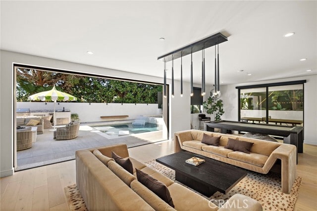 Building Photo - 228 W Avenida Cordoba