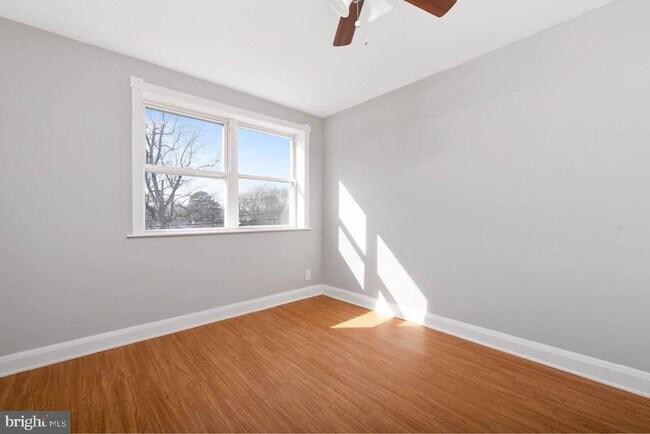 Building Photo - 114 Riverthorn Rd