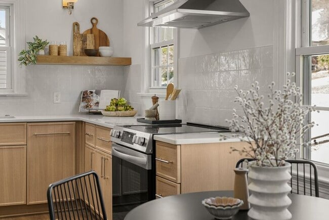 Building Photo - 1326 Ardee Ave