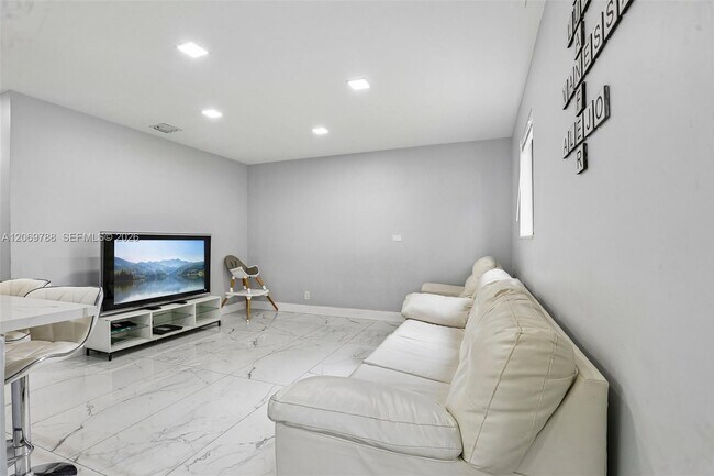 Building Photo - 1421 N 68th Terrace