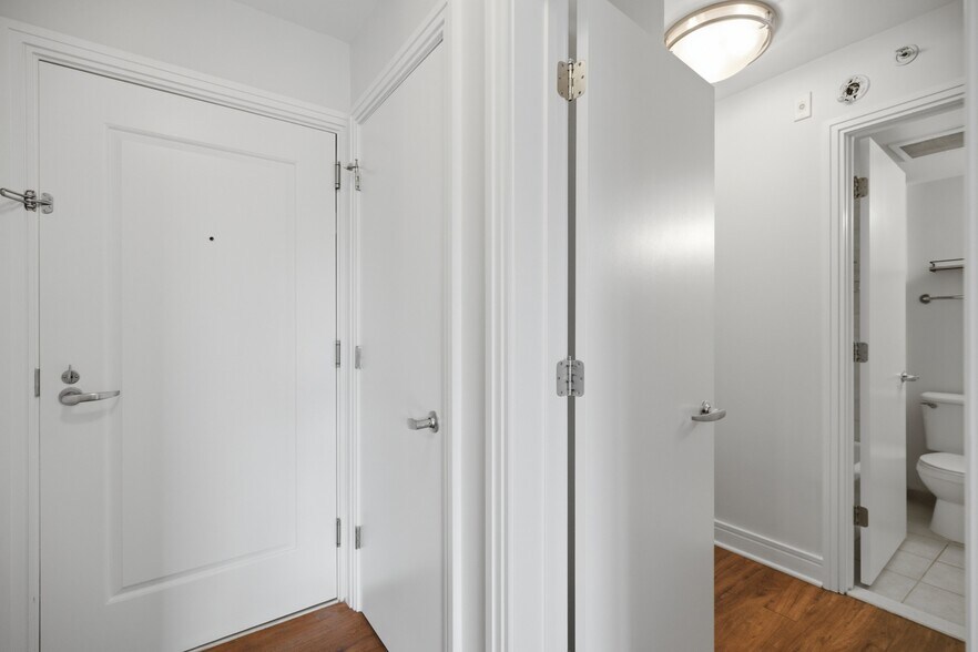 Closet to bath - 800 4th St SW