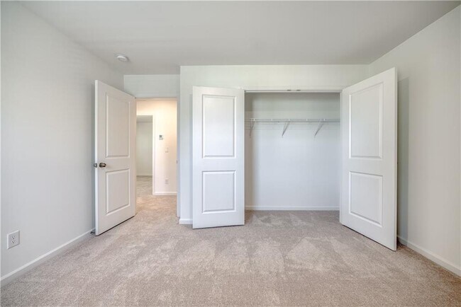 Building Photo - 49 Kestrel Dr