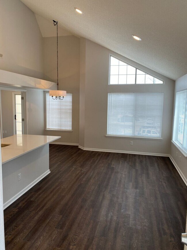 Building Photo - 4883 White Rock Cir