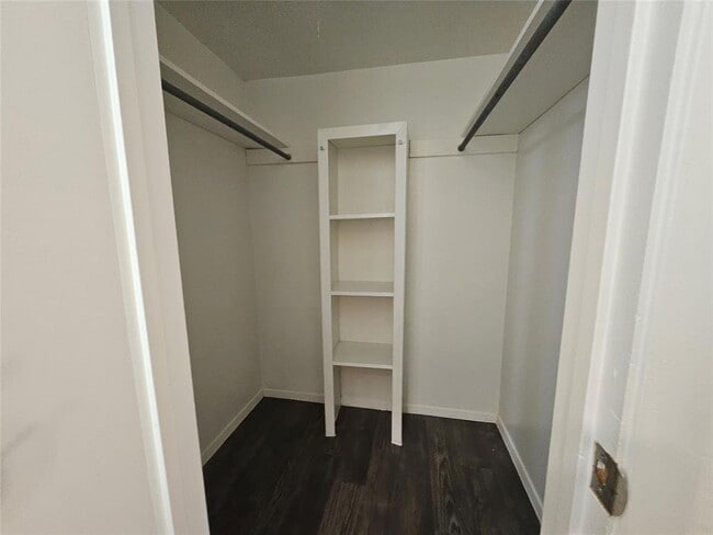 Building Photo - 4406 Avenue C