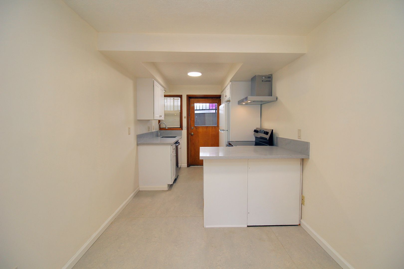 Building Photo - 3200-3236 SW Marigold St