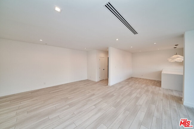 Building Photo - 145 S Maple Dr