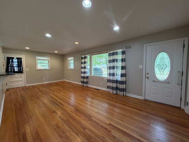 Building Photo - 117 Benton Dr NW