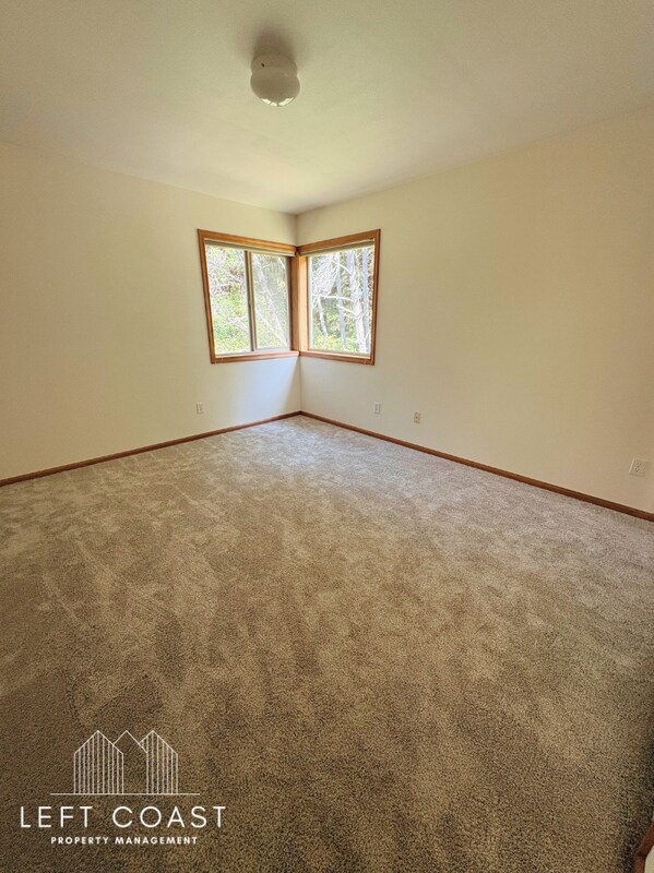 Building Photo - 7205 SW Burl Dr