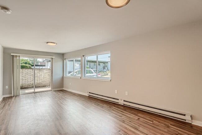 Building Photo - Spacious Apartment on Alki Beach!