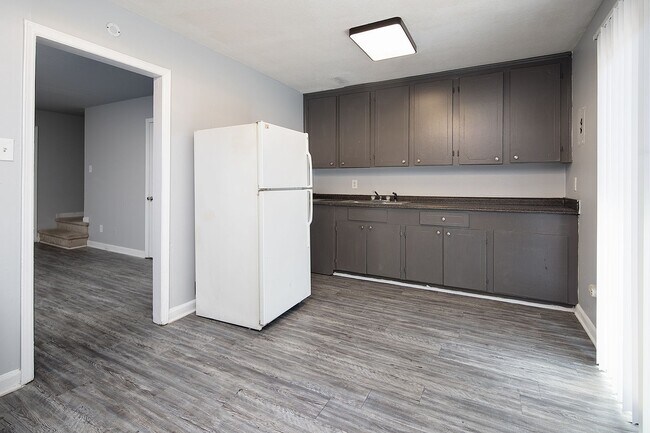 Building Photo - Spacious, affordable two bedroom townhouse in a great location in Charlotte!