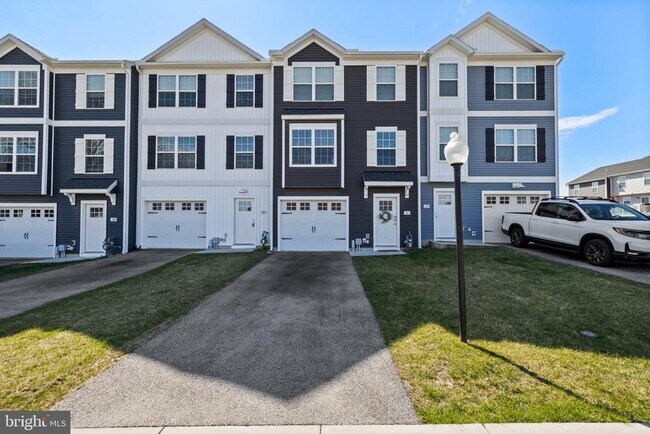 Building Photo - 2214 Hadley Blvd