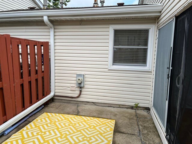 Building Photo - 1805 Jamestown Cir