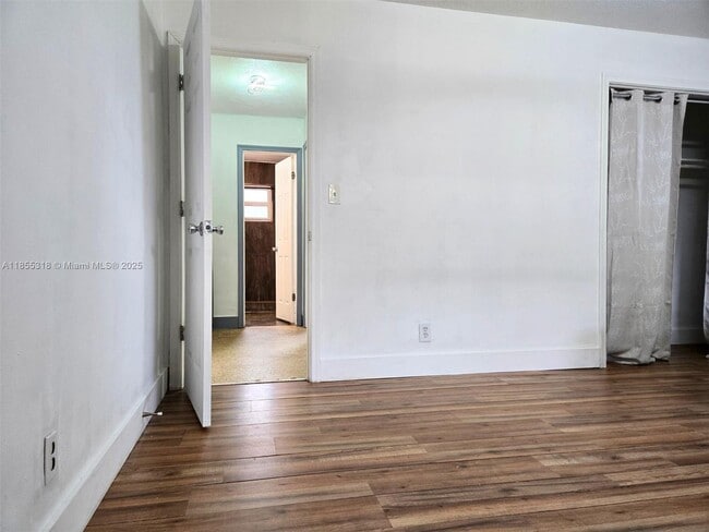 Building Photo - 4101 SW 54th Ct