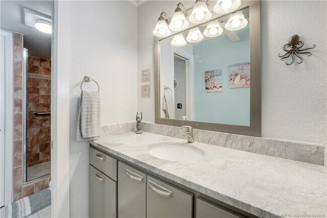 Building Photo - 10310 S Ocean Dr