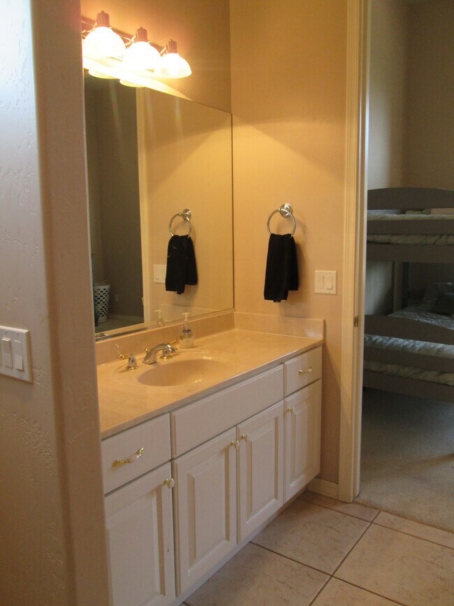 Building Photo - 5745 E Sunset Point Dr
