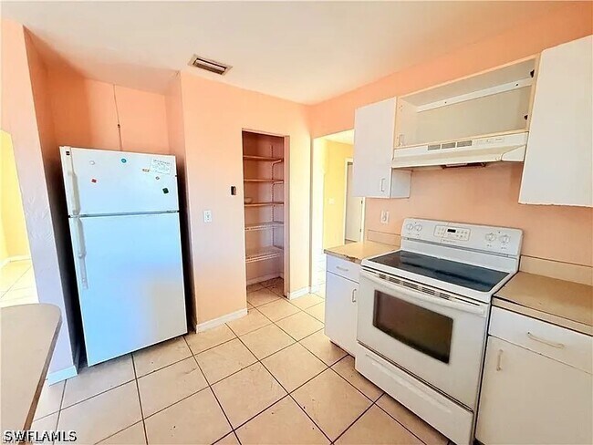 Building Photo - 419 NE 16th Pl