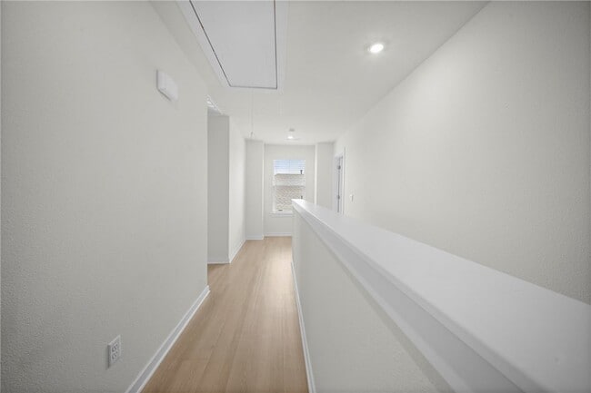 Building Photo - 3844 Pinecrest St