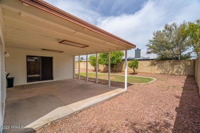 Building Photo - 8826 W Diana Ave
