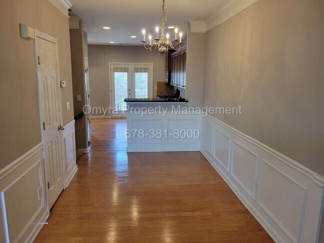 Building Photo - Beautiful Townhome steps away from the Beltline!