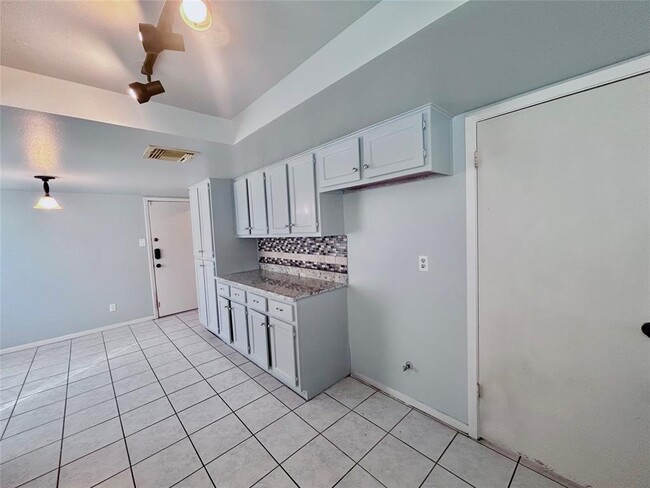 Building Photo - 18519 Sweetjasmine Ln