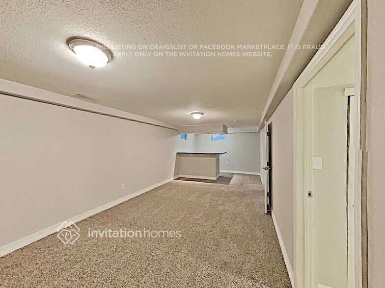 Building Photo - 9137 La Salle Pl