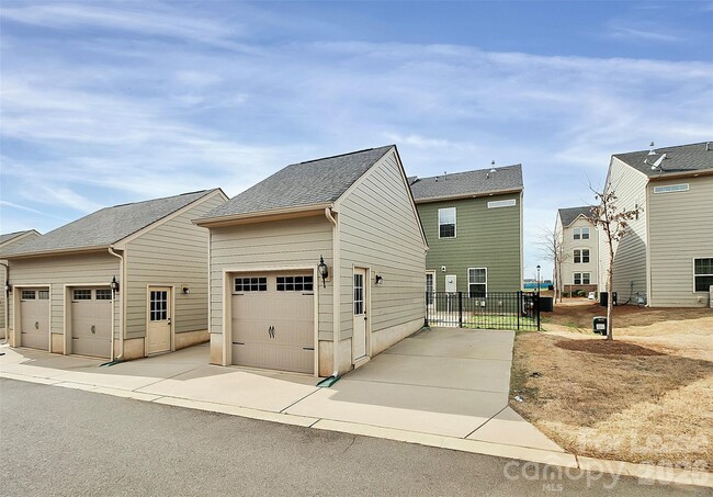 Building Photo - 3043 Potomac River Pkwy