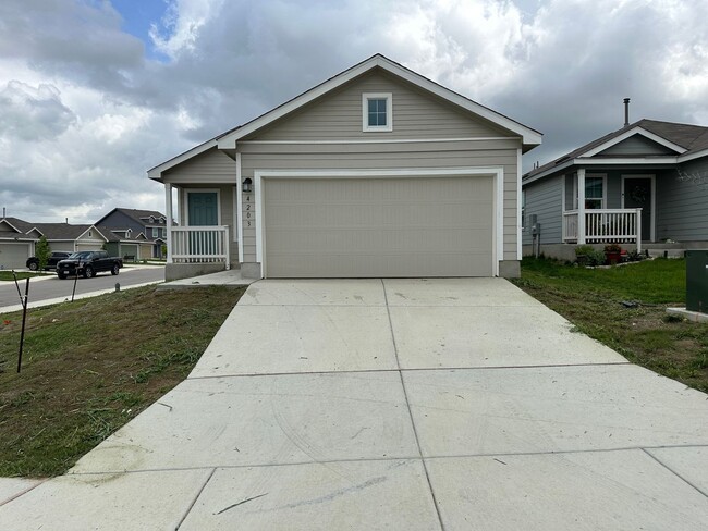 Primary Photo - Single Family Home For Rent