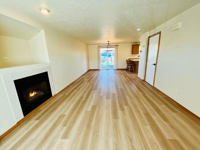 Building Photo - Charming 3-Bedroom/2.5-Bathroom House in the Cathedral Park Neighborhood of St. Johns - See Move-...