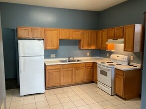 Building Photo - 512 Beaumont St E