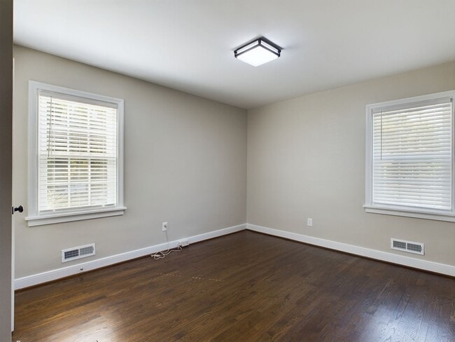 Building Photo - 709 N Parham Rd