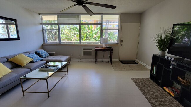 Building Photo - 1 Bedroom Condo for rent Las Olas Overlooking Intercostal Waterway 1 bedroom/1 bath