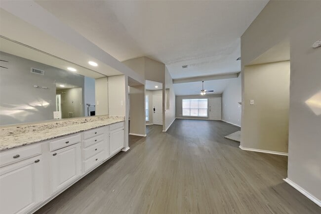 Building Photo - 2007 Barronett Bend